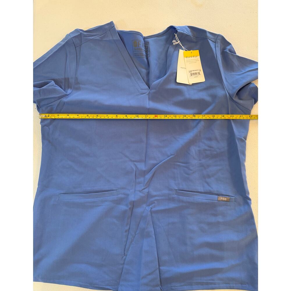 FIGS Technical Collection NWT Blue Three Pocket Scrub Top Sz XL Short Sleeve - Picture 7 of 7
